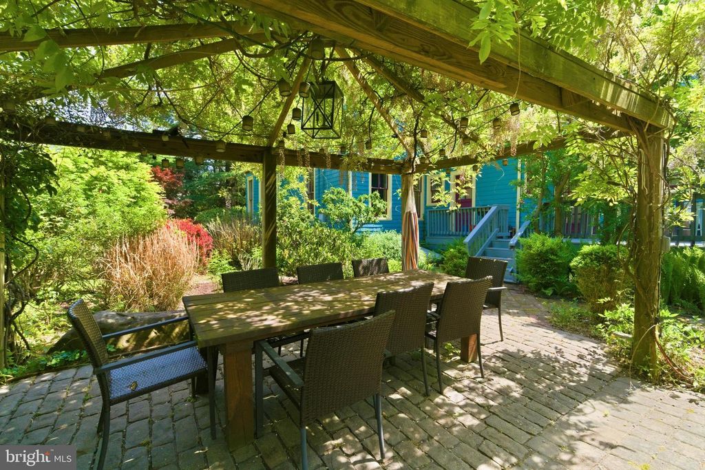 Image 71 of property listing at 1102 EDGEVALE RD, Silver Spring, MD 20910