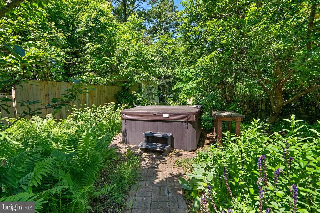 Image 72 of property listing at 1102 EDGEVALE RD, Silver Spring, MD 20910