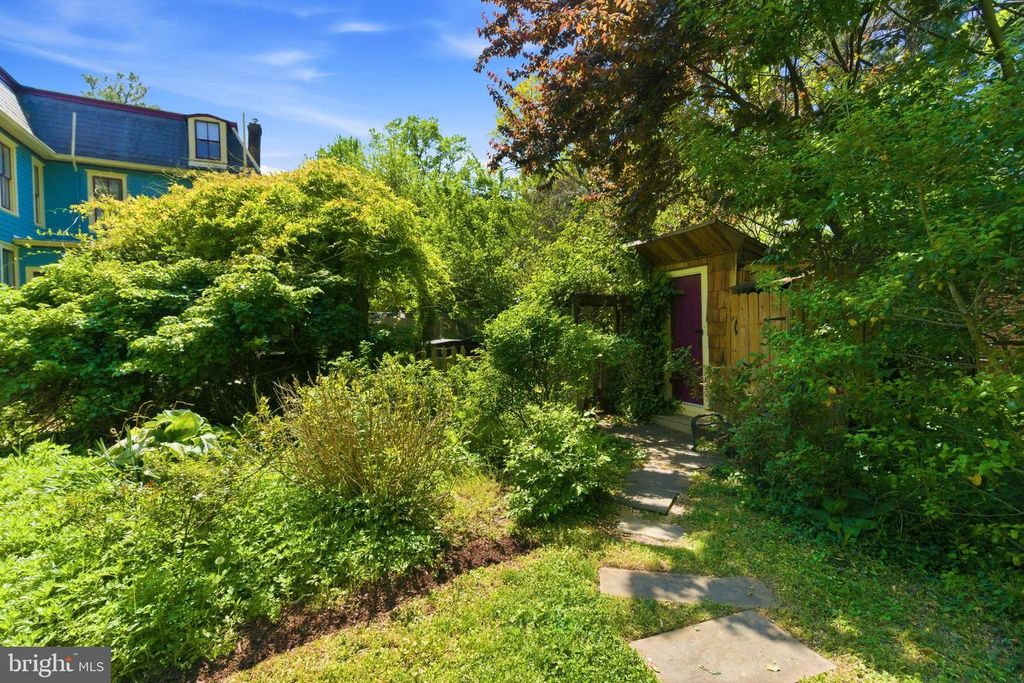 Image 78 of property listing at 1102 EDGEVALE RD, Silver Spring, MD 20910