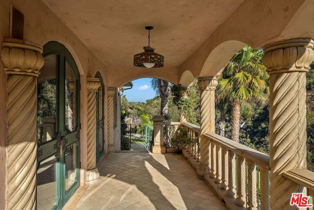 28305 Via Acero Street, Malibu, CA 90265