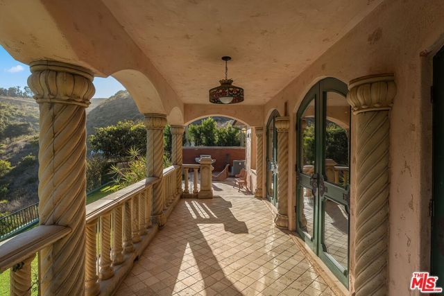 28305 Via Acero Street, Malibu, CA 90265