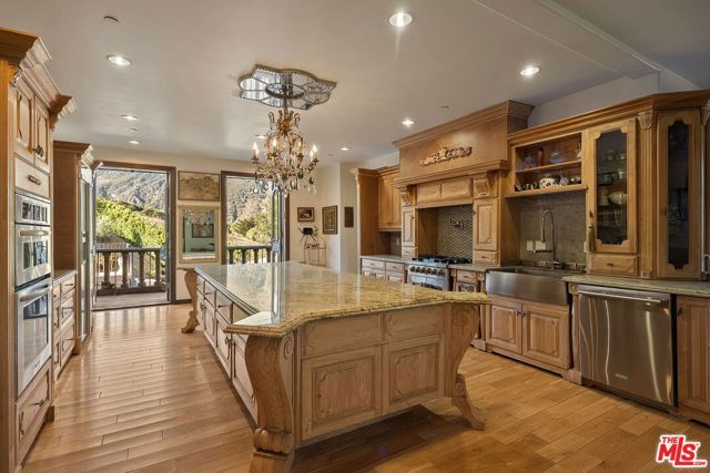 28305 Via Acero Street, Malibu, CA 90265