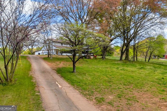 8606 Holly Springs Road, Maysville, GA 30558