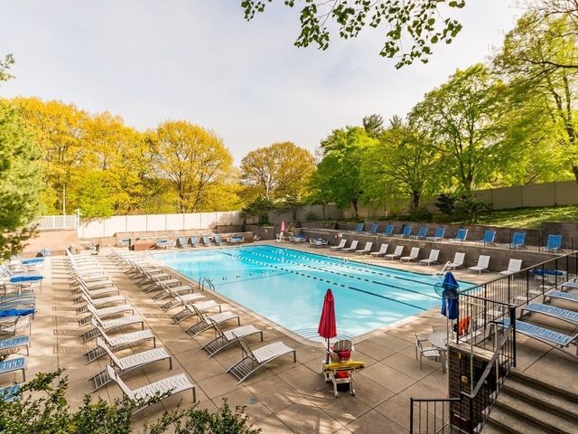 99 Pond Ave. 208, Brookline, MA 02445