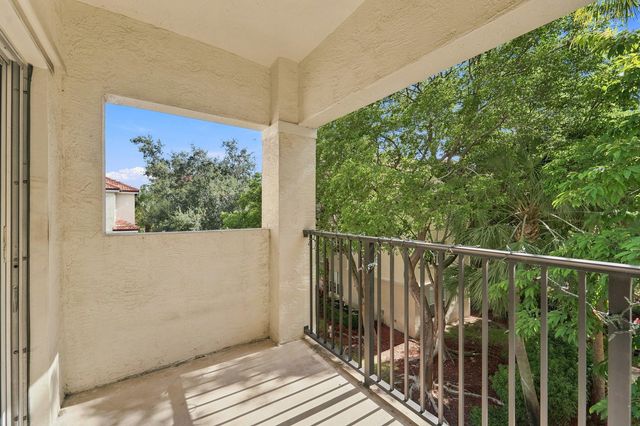 5940 W Sample Road 308, Coral Springs, FL 33067
