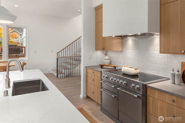 7506 18th Avenue NW, Seattle, WA 98117