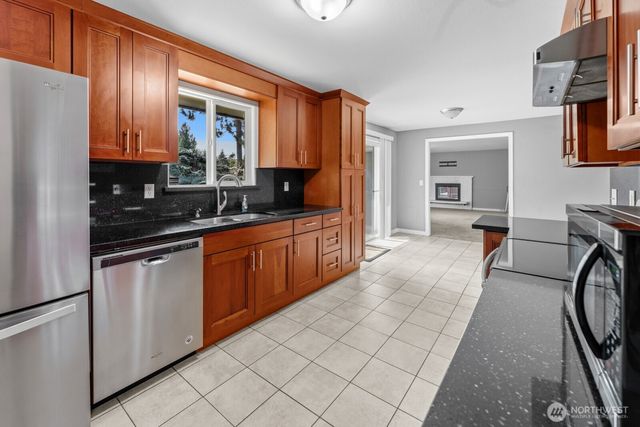 2419 SW 307th Street, Federal Way, WA 98023