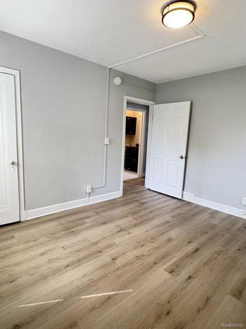 101 S Jessie, Pontiac, MI 48342