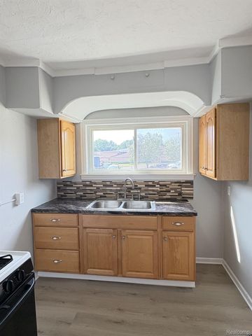 101 S Jessie, Pontiac, MI 48342