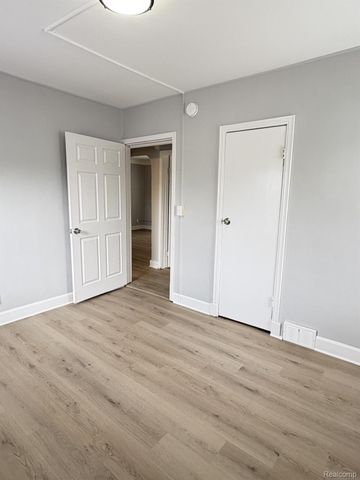 101 S Jessie, Pontiac, MI 48342