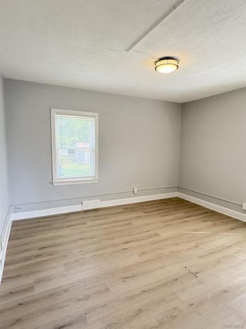 101 S Jessie, Pontiac, MI 48342