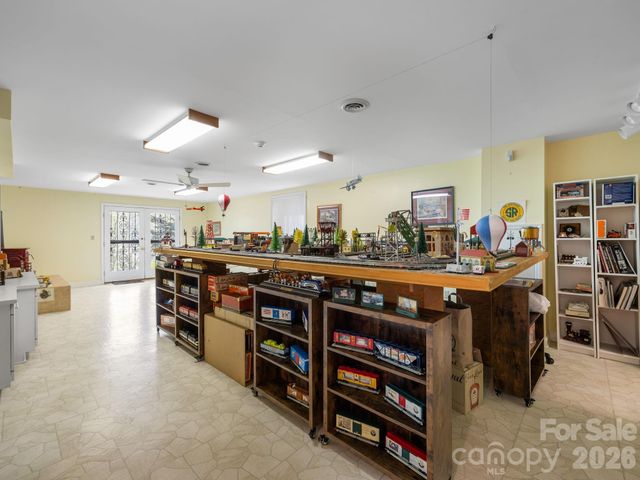 140 Meadowlark Drive, Tryon, NC 28782
