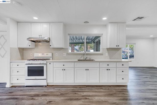 29330 Middleborough Way, Hayward, CA 94544