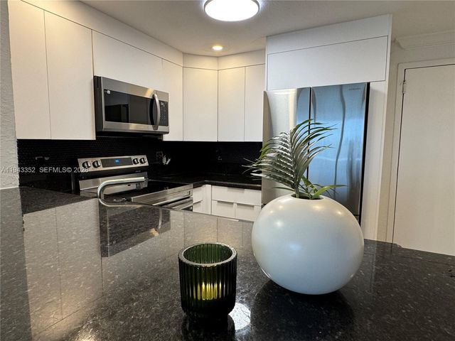 2020 NE 135th St 607, North Miami, FL 33181