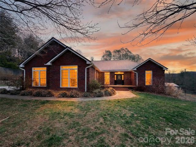3275 Hanging Rock Road, Spruce Pine, NC 28777
