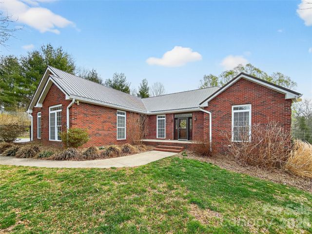 3275 Hanging Rock Road, Spruce Pine, NC 28777