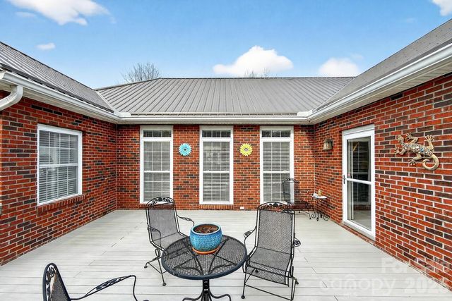 3275 Hanging Rock Road, Spruce Pine, NC 28777