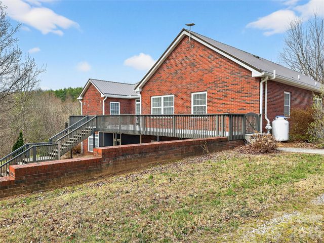 3275 Hanging Rock Road, Spruce Pine, NC 28777