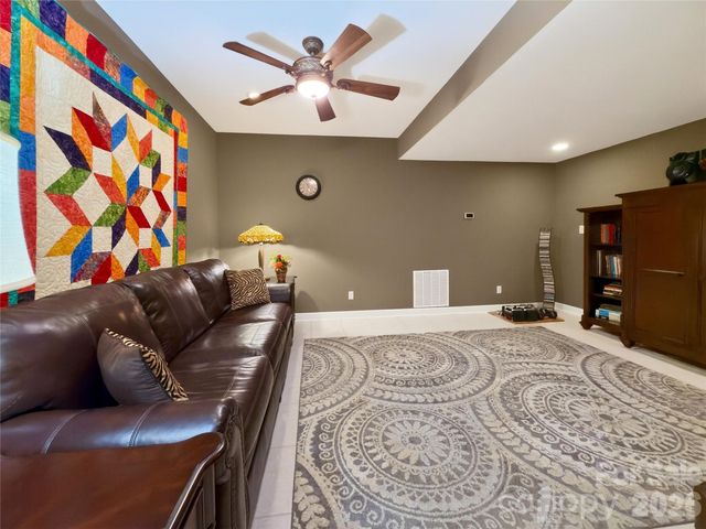 3275 Hanging Rock Road, Spruce Pine, NC 28777