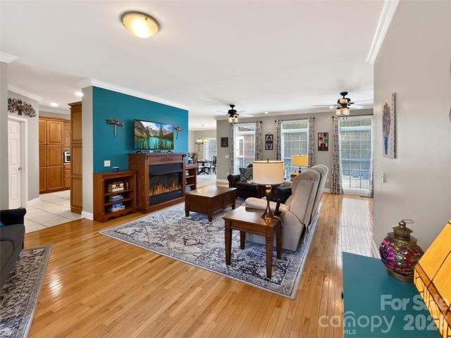 3275 Hanging Rock Road, Spruce Pine, NC 28777