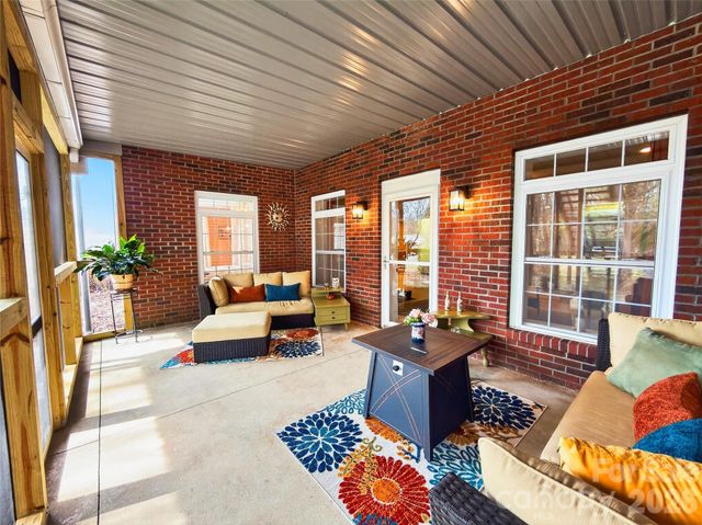 3275 Hanging Rock Road, Spruce Pine, NC 28777