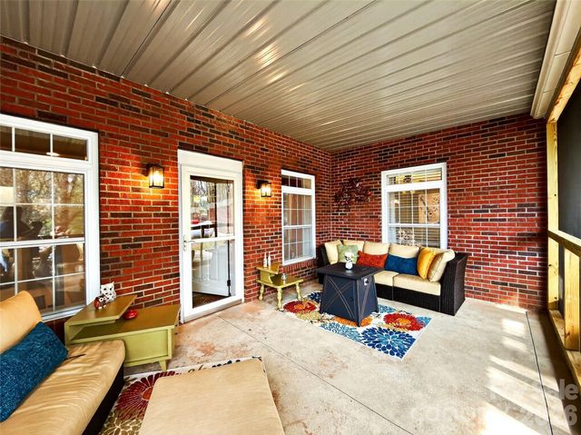 3275 Hanging Rock Road, Spruce Pine, NC 28777