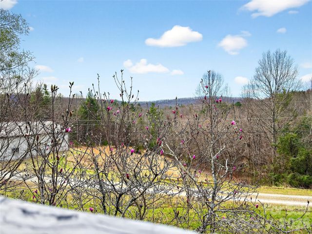 3275 Hanging Rock Road, Spruce Pine, NC 28777