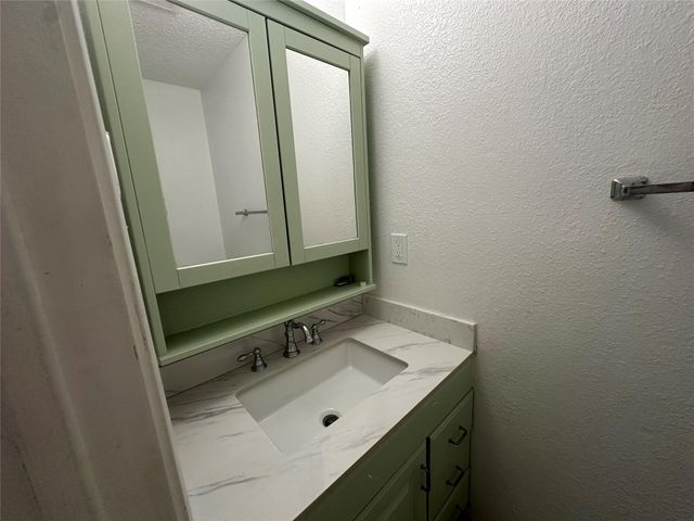 1122 Greenbriar CT, Round Rock, TX 78664