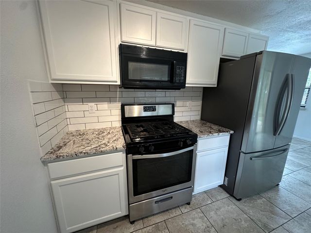 1122 Greenbriar CT, Round Rock, TX 78664
