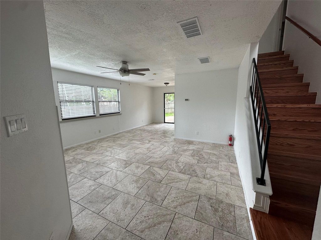 1122 Greenbriar CT, Round Rock, TX 78664