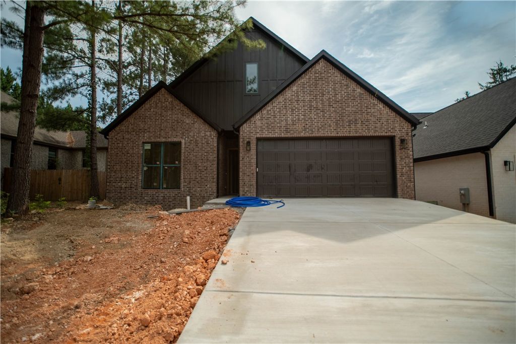 308 S Happy Hollow Road, Fayetteville, AR 72701