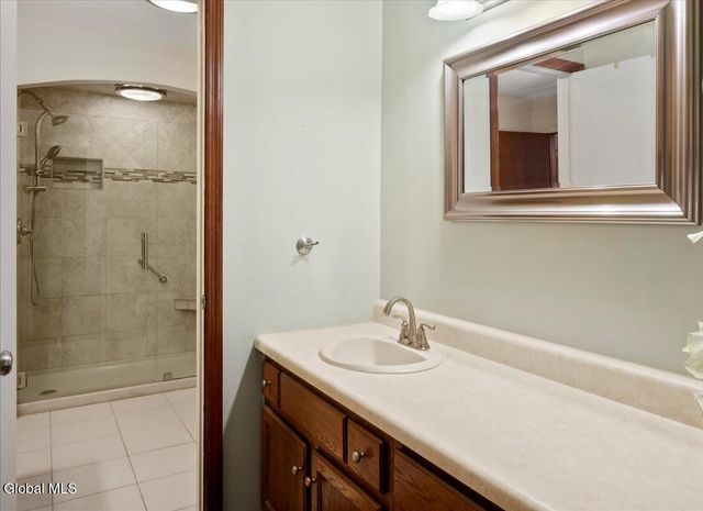 17 Oxford Road, Bethlehem, NY 12159