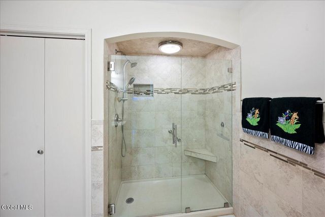 17 Oxford Road, Bethlehem, NY 12159