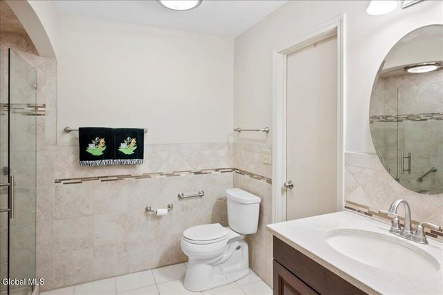 17 Oxford Road, Bethlehem, NY 12159