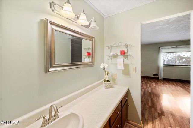 17 Oxford Road, Bethlehem, NY 12159