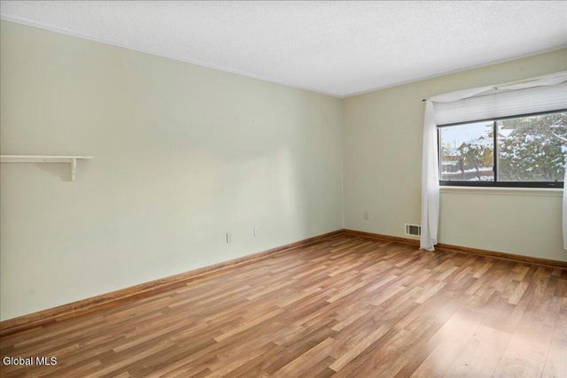 17 Oxford Road, Bethlehem, NY 12159