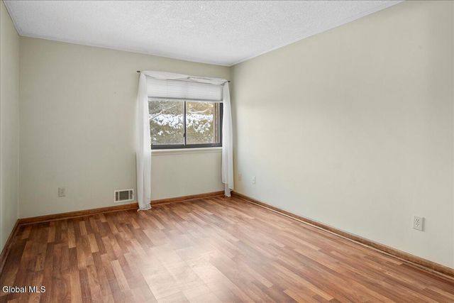 17 Oxford Road, Bethlehem, NY 12159