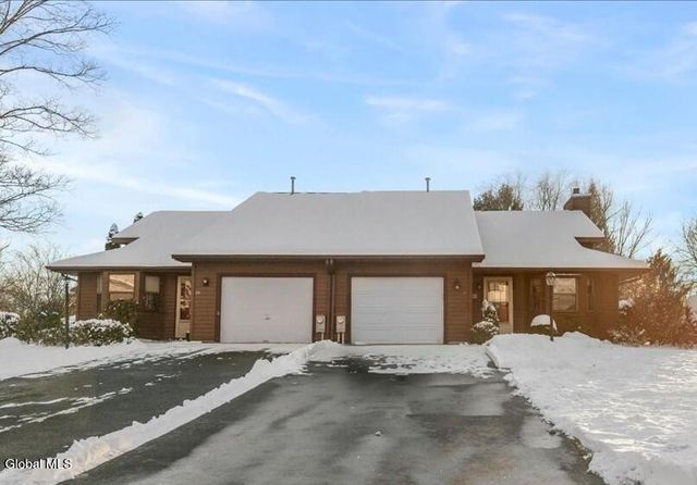 17 Oxford Road, Bethlehem, NY 12159