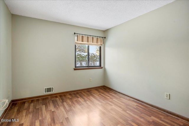 17 Oxford Road, Bethlehem, NY 12159