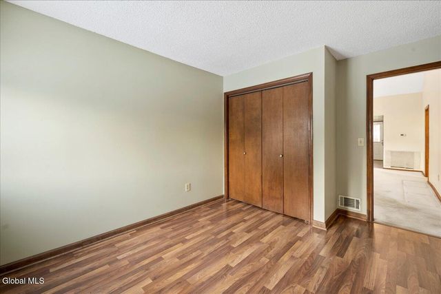 17 Oxford Road, Bethlehem, NY 12159