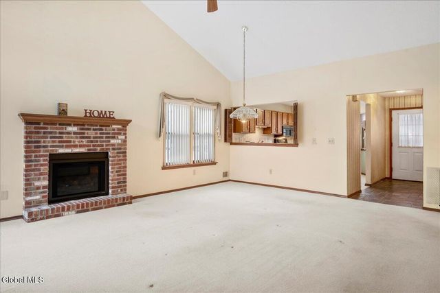 17 Oxford Road, Bethlehem, NY 12159