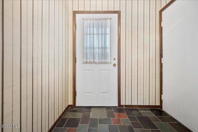 17 Oxford Road, Bethlehem, NY 12159