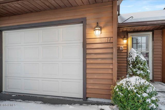 17 Oxford Road, Bethlehem, NY 12159