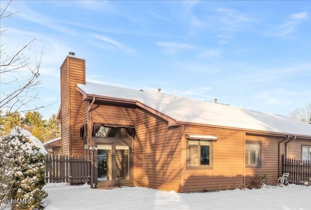 17 Oxford Road, Bethlehem, NY 12159