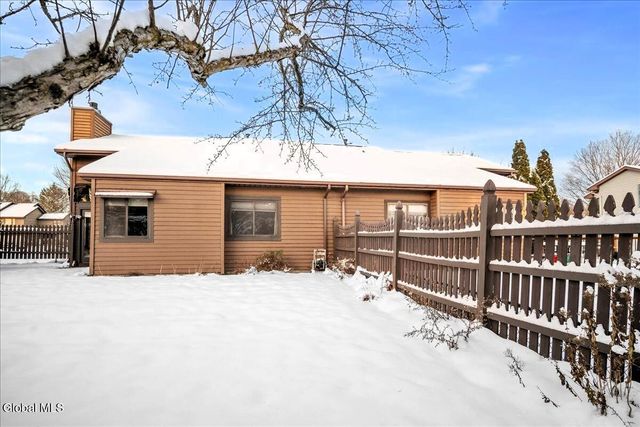 17 Oxford Road, Bethlehem, NY 12159