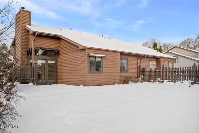 17 Oxford Road, Bethlehem, NY 12159