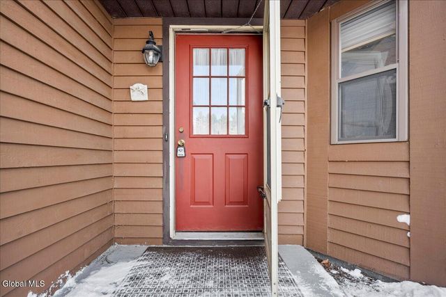 17 Oxford Road, Bethlehem, NY 12159