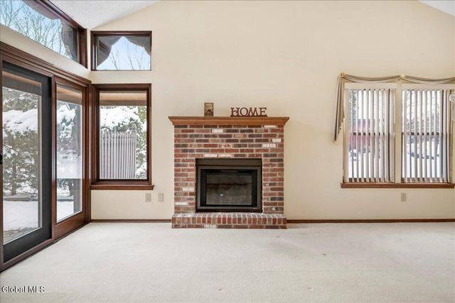 17 Oxford Road, Bethlehem, NY 12159