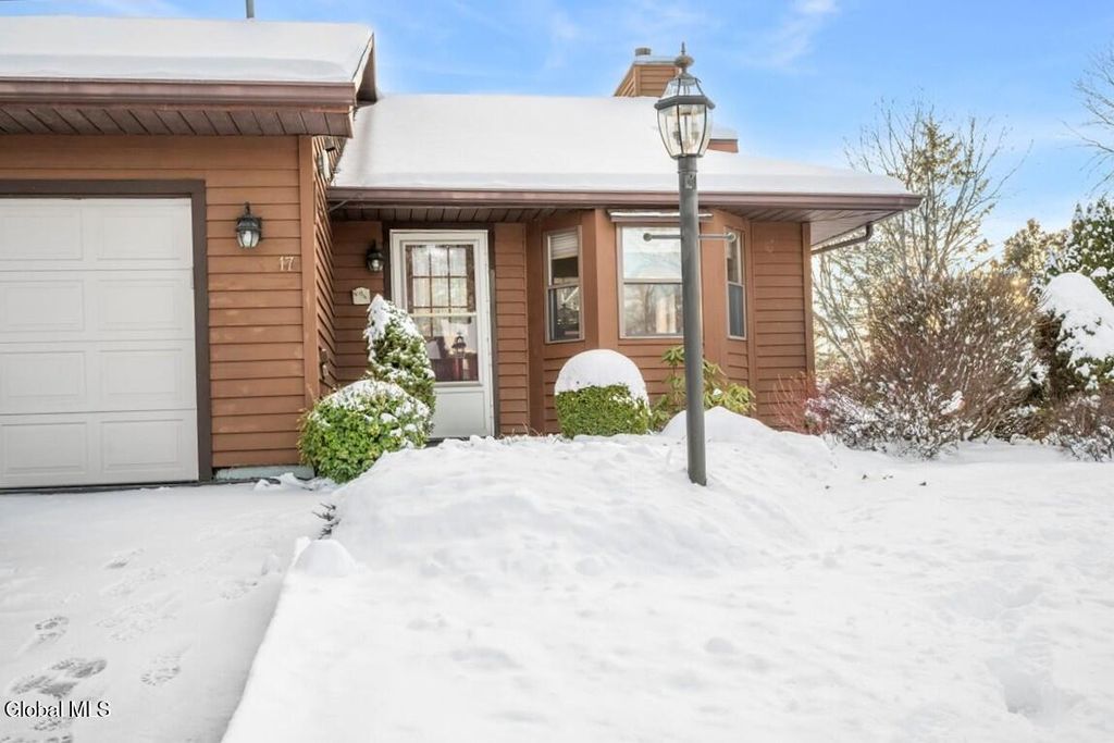 17 Oxford Road, Bethlehem, NY 12159