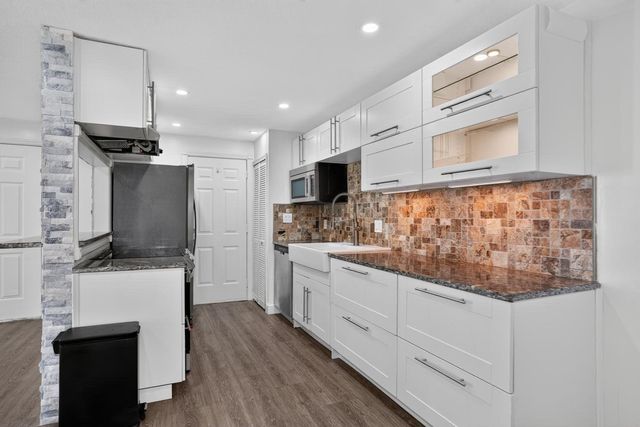 20 Walden Drive 15, Natick, MA 01760